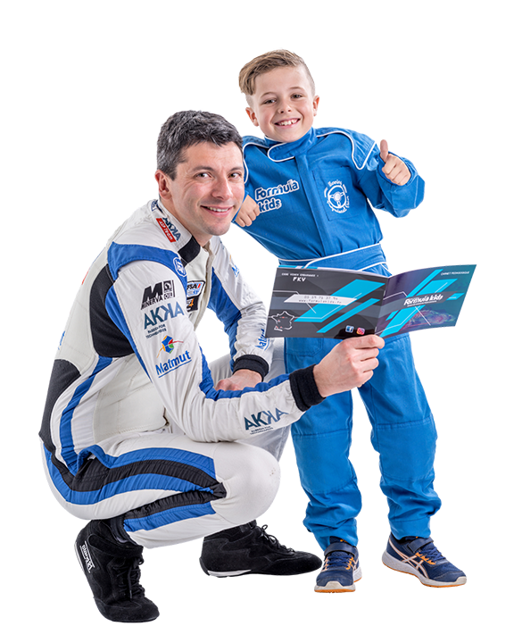 Mike Parisy, fondateur de Formula Kids, avec un enfant